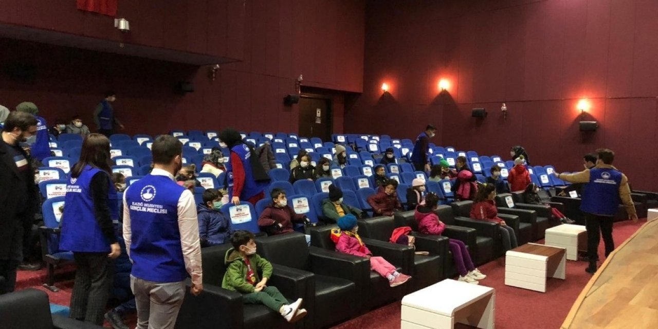Depremzede Çocuklar Sinema Keyfi Yaşadı