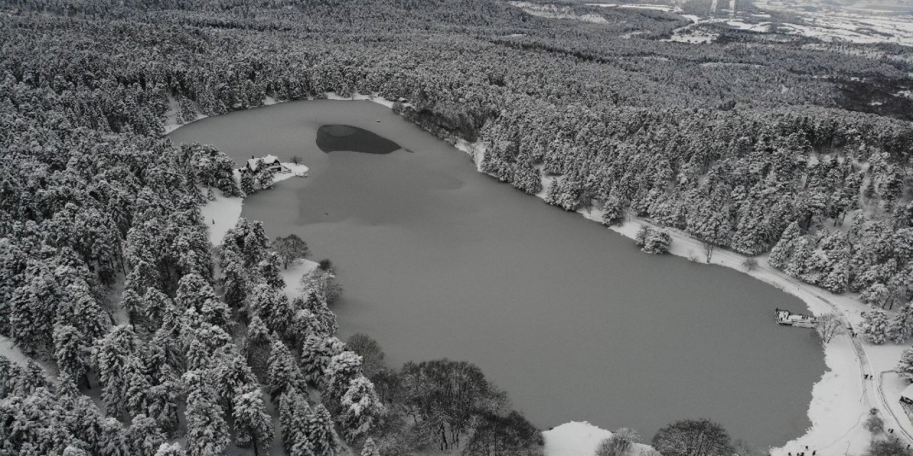 Doğa Harikası Göller Buz Tuttu