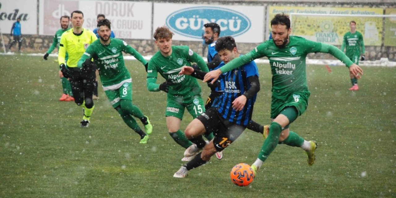 2. Lig Kırmızı Grup: Karacabey Belediyespor: 3 - Kırklarelispor: 1