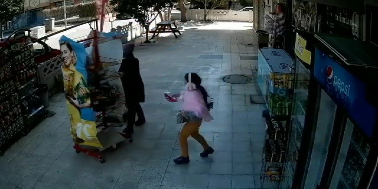 Rüzgarın Sürüklediği Stant Gülümsetti