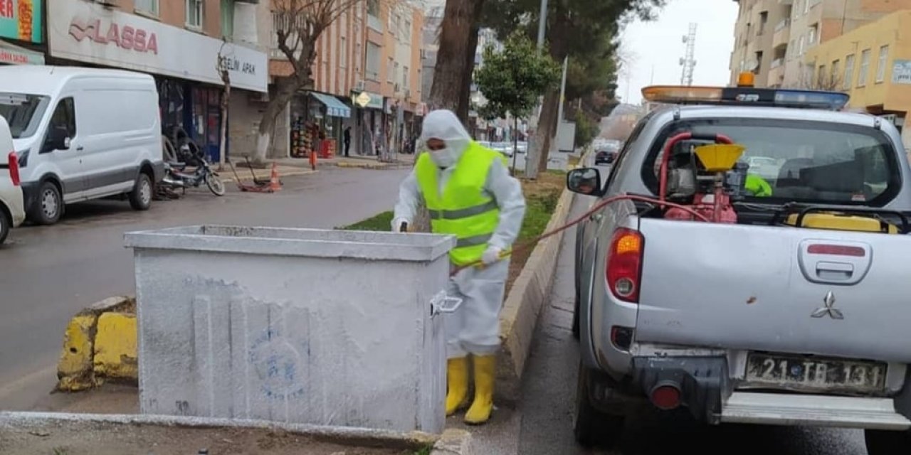 Bismil’de Çöp Konteynerleri Dezenfekte Ediliyor