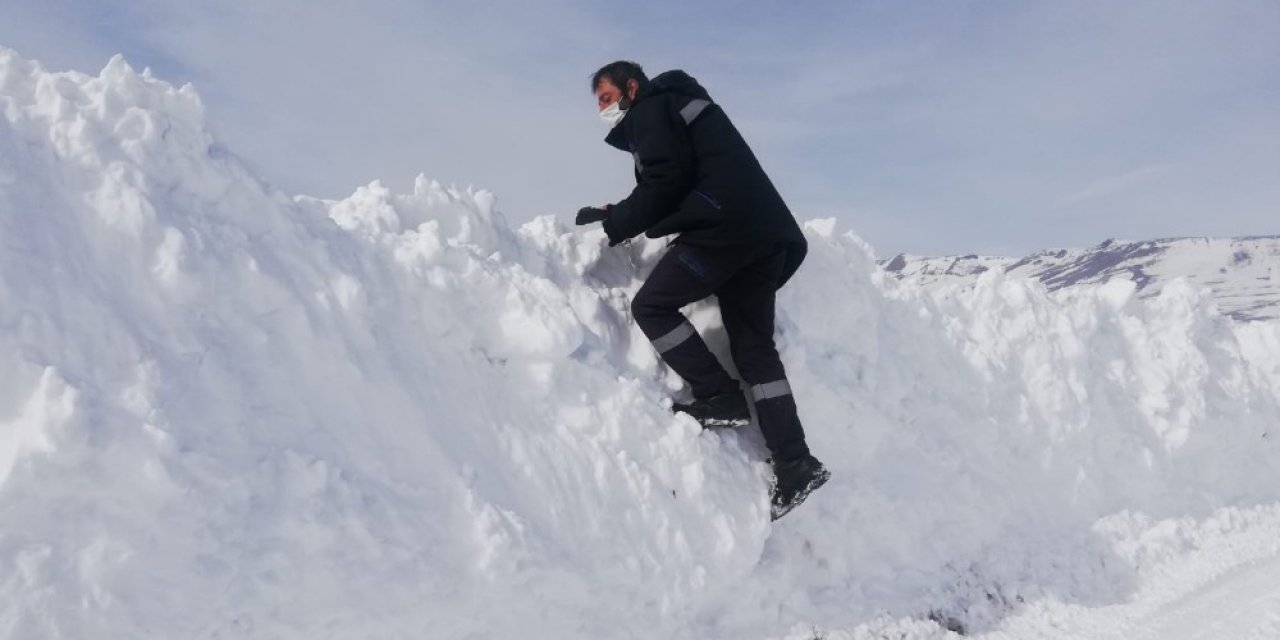 Aras Edaş Ekipleri Zorlu Koşullar Altında Çalışmalarına Devam Ediyor