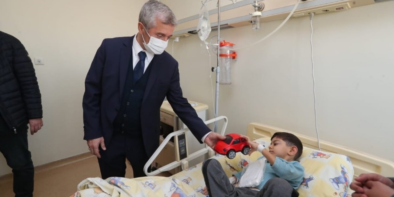 Tahmazoğlu Minik Hastaları Yalnız Bırakmıyor