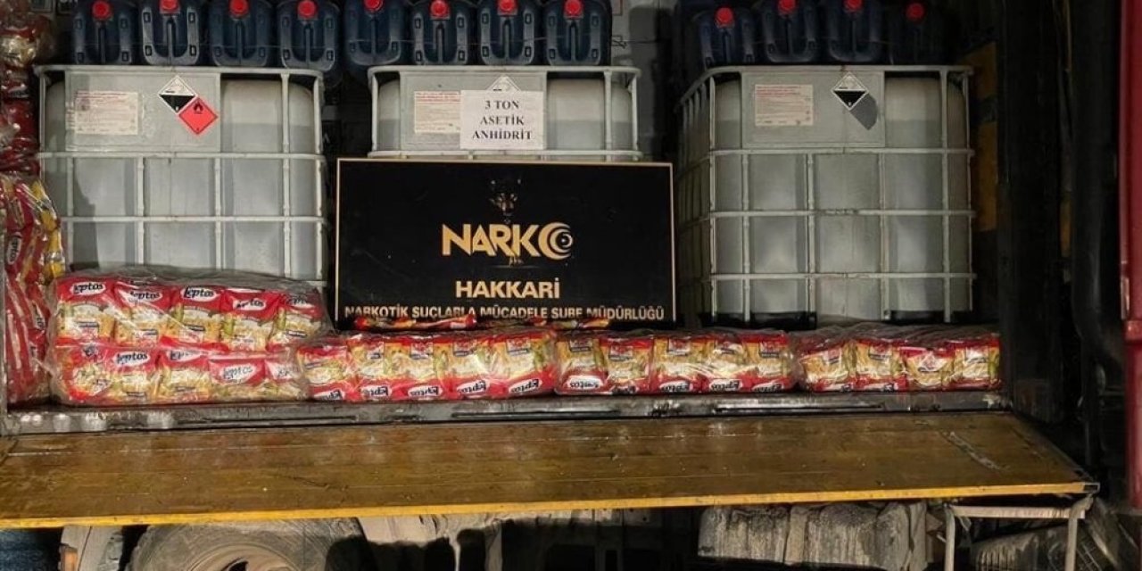 Hakkari’de 3 Ton 300 Litre Asit Anhidrit Maddesi Ele Geçirildi