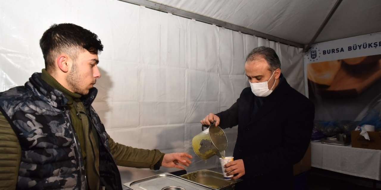 Büyükşehir’den Kandil Simidi Ve Çorba İkramı