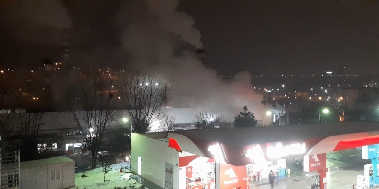 İ̇zolasyon Malzemeleri Üreten Fabrikada Çıkan Yangın Söndürüldü