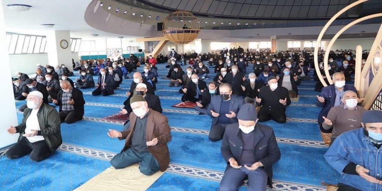 Terzibaba Cami’nde Regaip Kandili Coşkusu