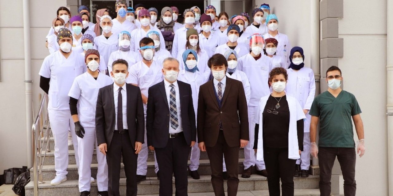 Rektör, Diş Hekimliği Fakültesi Öğrencileri İle Bir Araya Geldi