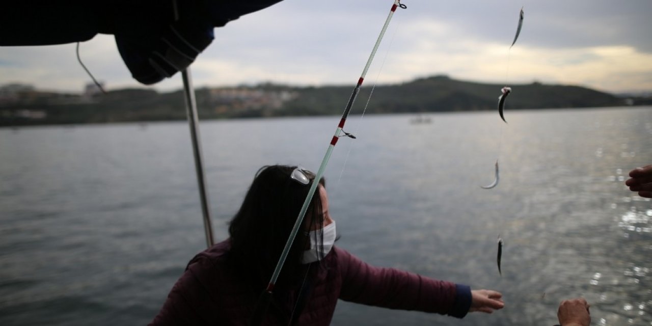 Bursa’da Balıkçı Kadınlar 40 Yıllık Oltacılara Taş Çıkardı