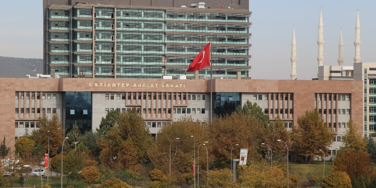 Kız Kardeşini 18 Yerinden Makasla Yaralayan Ağabeyi Mahkeme Affetmedi