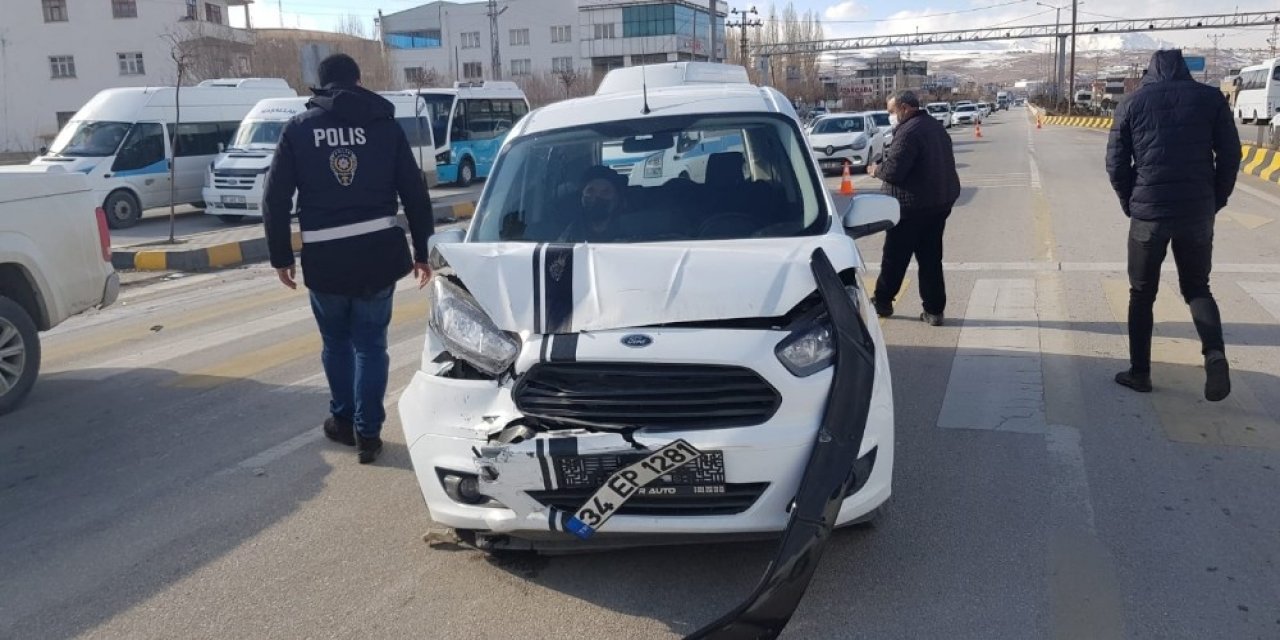 Van’da Zincirleme Kaza: 2 Yaralı