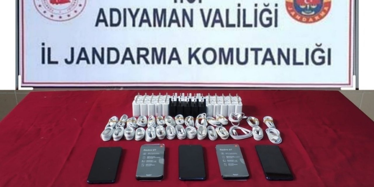 Jandarma Kaçak Telefon Ele Geçirdi
