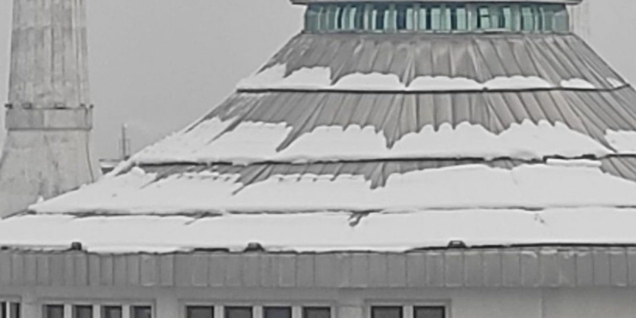 Bursa’da Cami Kubbesinde Tehlikeli Temizlik