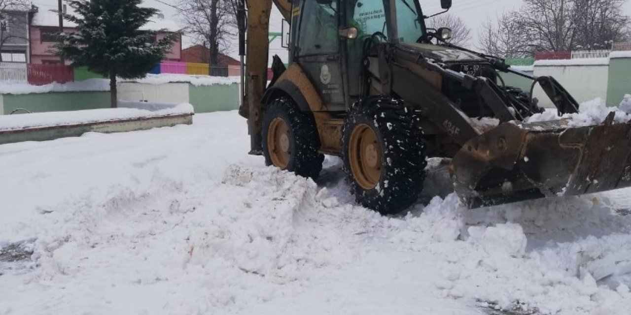 Okul Yolları Kardan Temizlendi