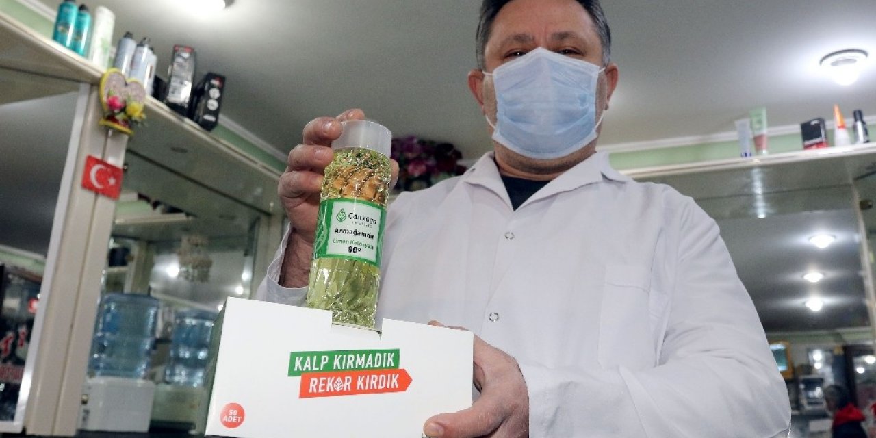 Çankaya’dan Berberlere Pandemi Maskesi