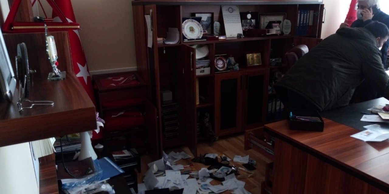 Bursa’da 3 Okulu Soyan Hırsızlar Kamerada...