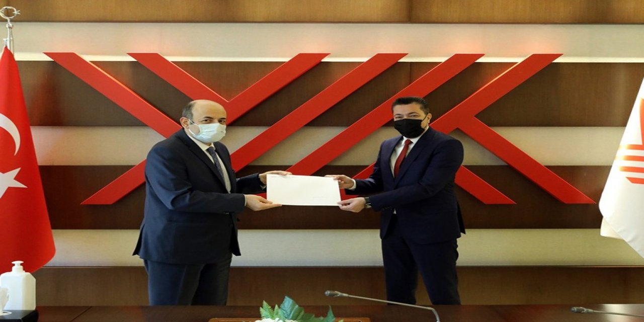 Rektör Uzun Mazbatasını Aldı