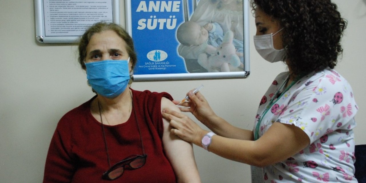 İ̇zmir’de Aşılama Son Sürat Devam Ediyor