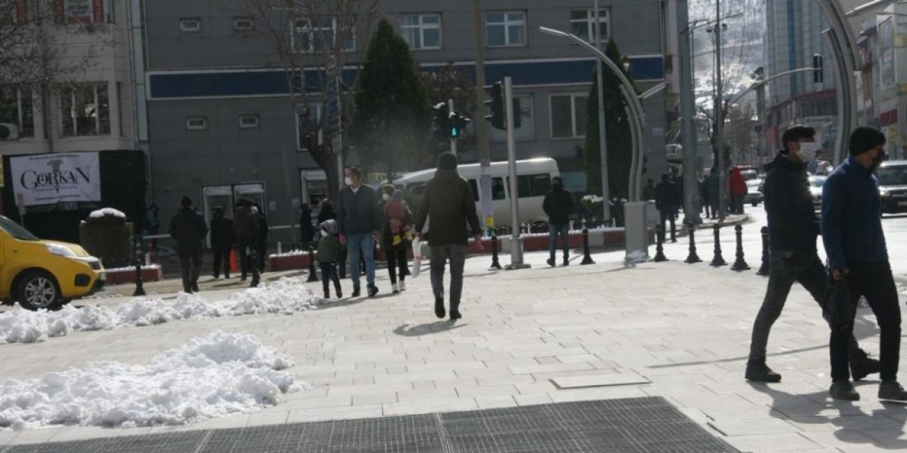 Afyonkarahisar’da Dondurucu Soğuklar Hayatı Olumsuz Etkiliyor