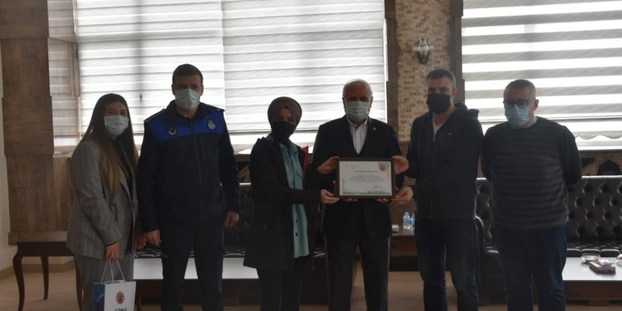 Fırında Kalan Ekmekleri Barınağa Bağışlıyorlar