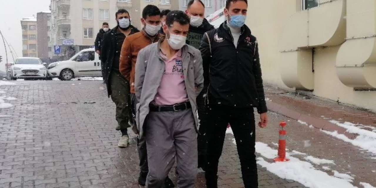 Kayseri’deki Deaş Operasyonunda Gözaltına Alınan 4 Kişi Adliyede
