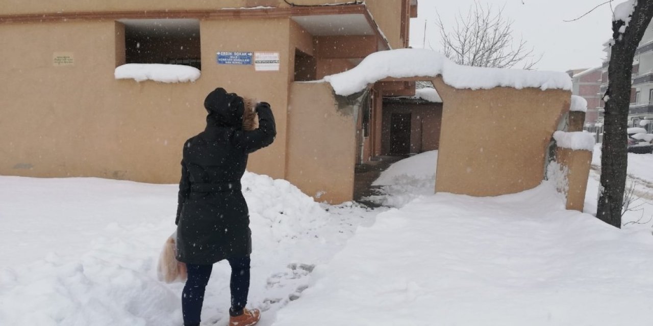 Yürekleri Isıtan Ekipler Kar Kış Dinlemedi