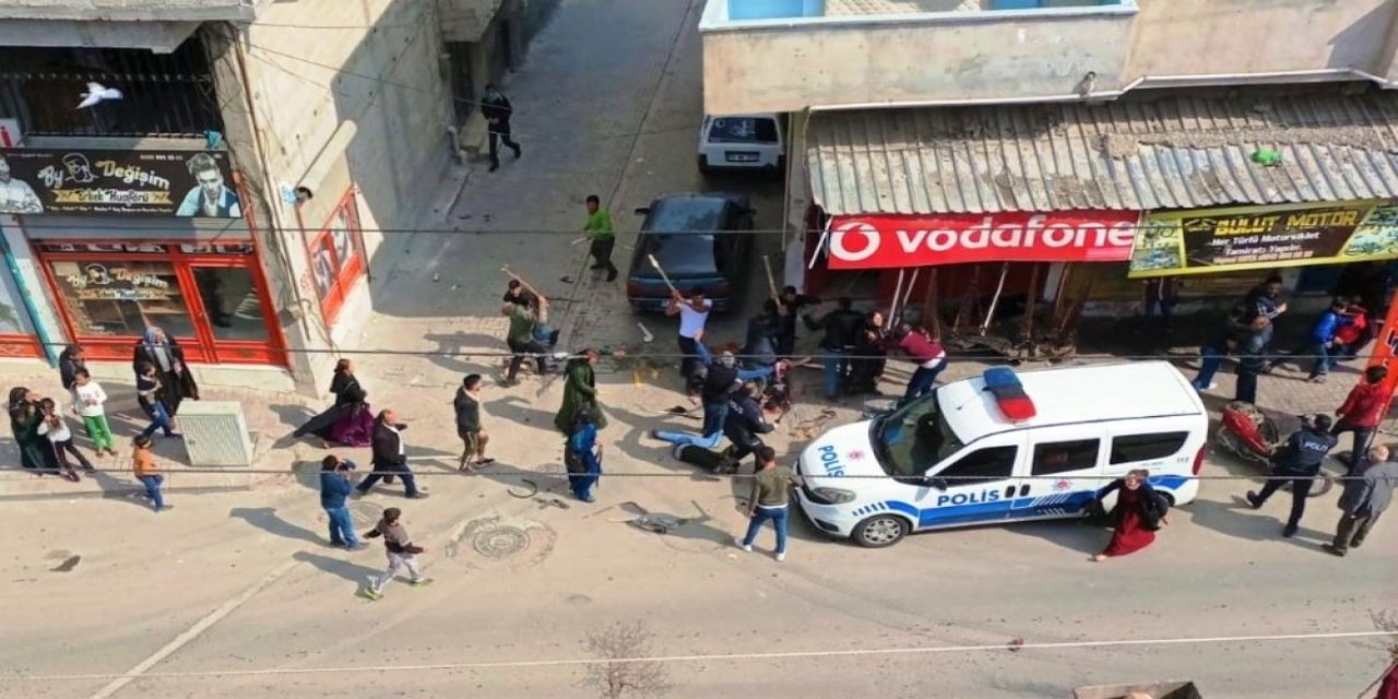 Şanlıurfa’da Taşlı Sopalı Kavga Kamerada
