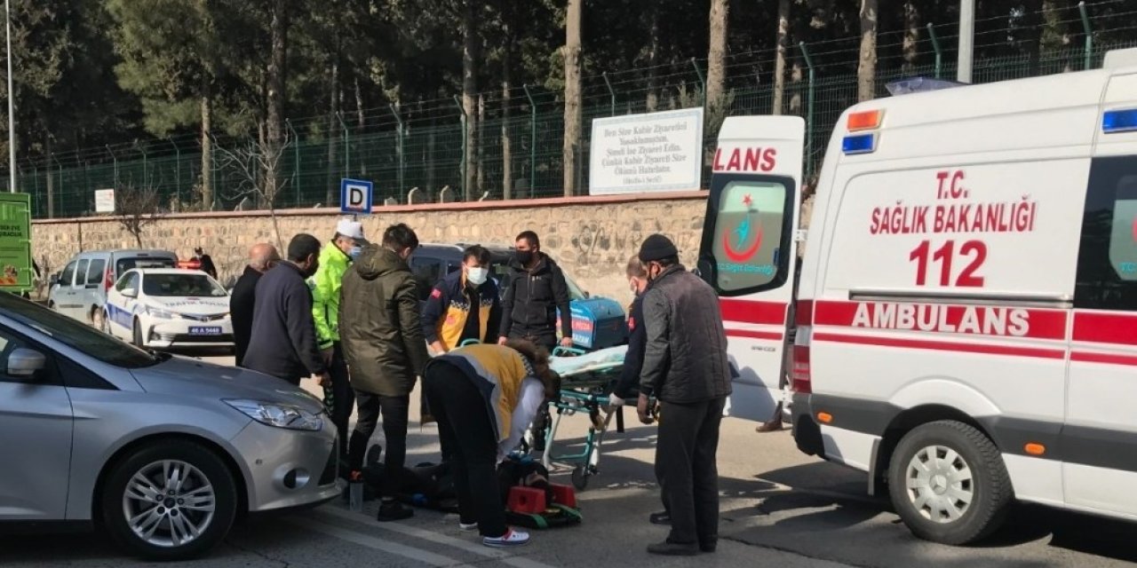 Otomobil İle Çarpışan Motosikletli Yaralandı