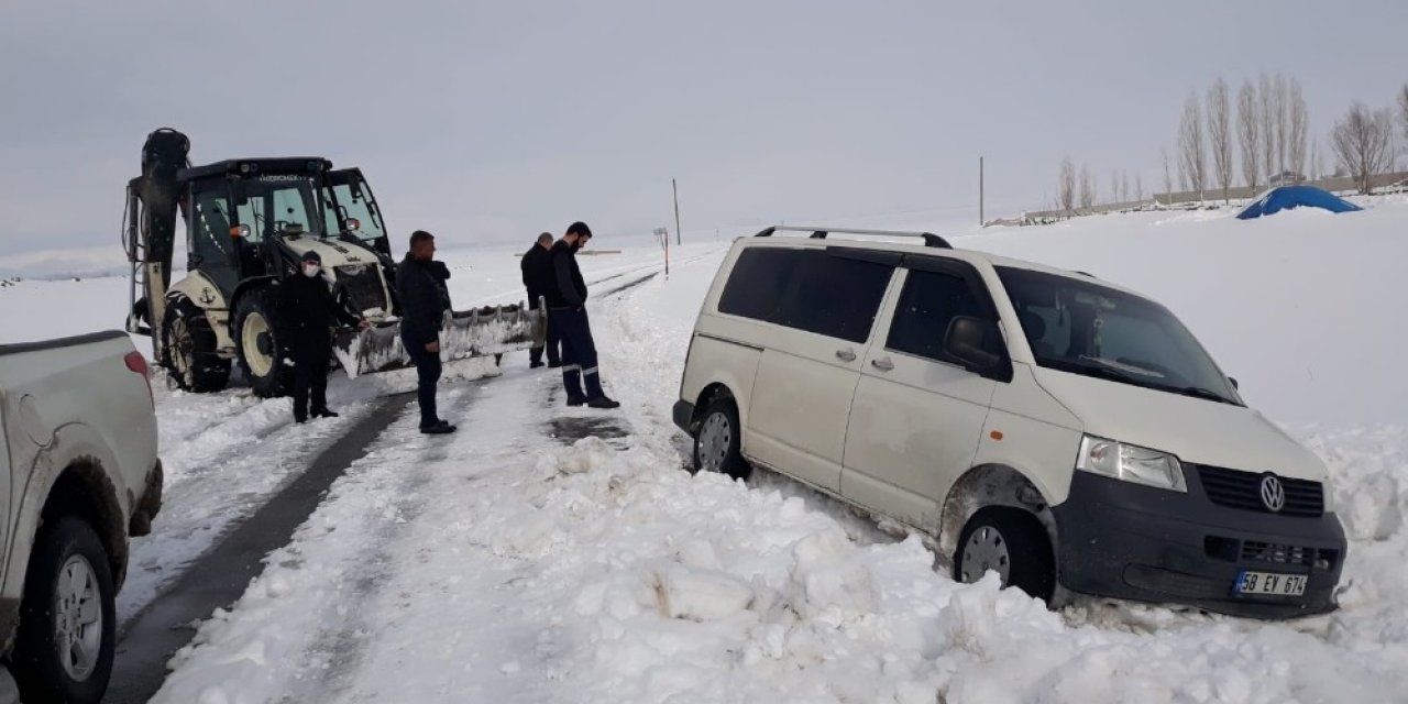Çaldıran Belediyesi Mahsur Kalanların İmdadına Yetişiyor