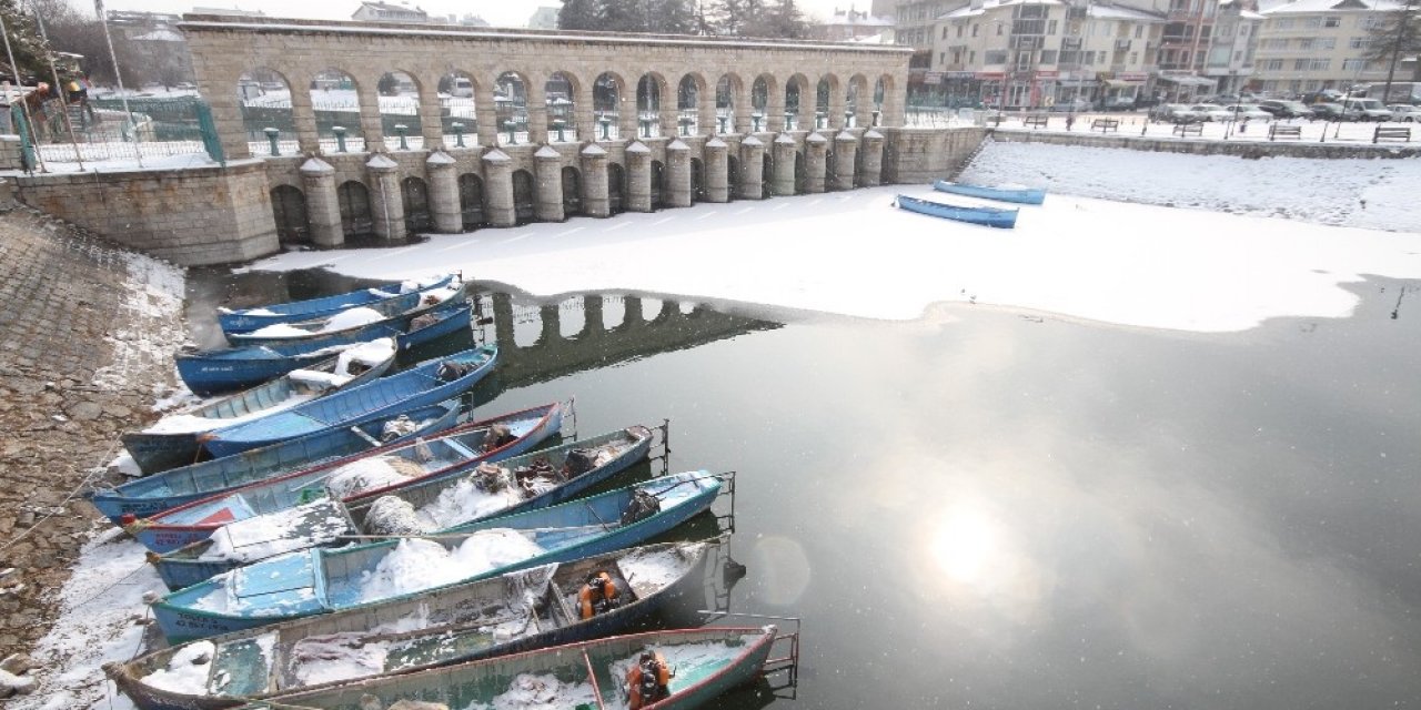 Beyşehir Gölü’nde Kartpostallık Kar Manzaraları