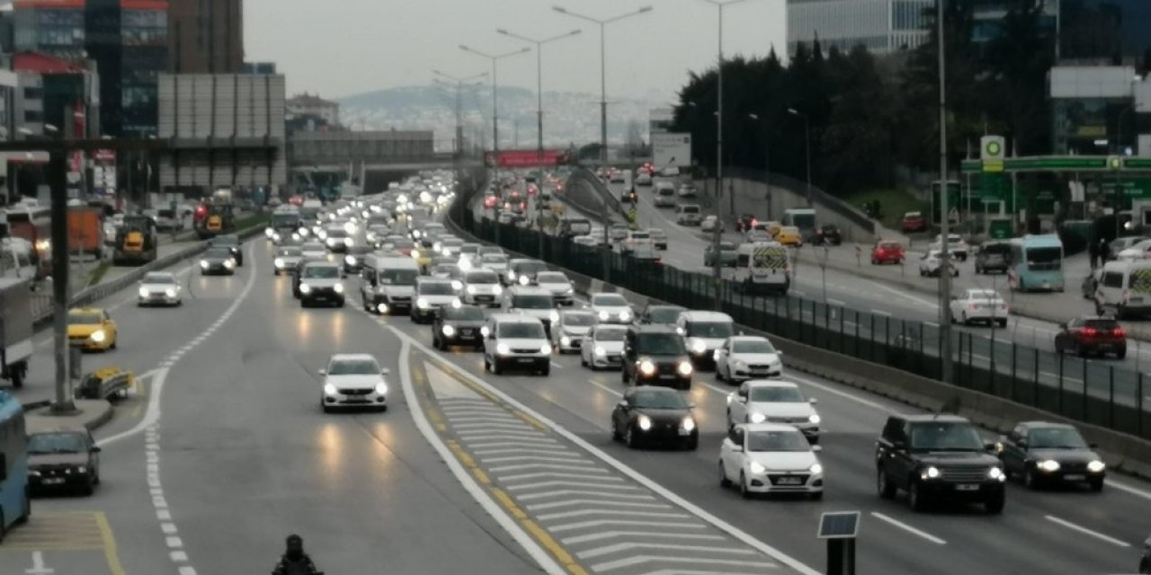 İ̇stanbul’da Kısıtlama Öncesi Trafik Yoğunluğu Oluştu
