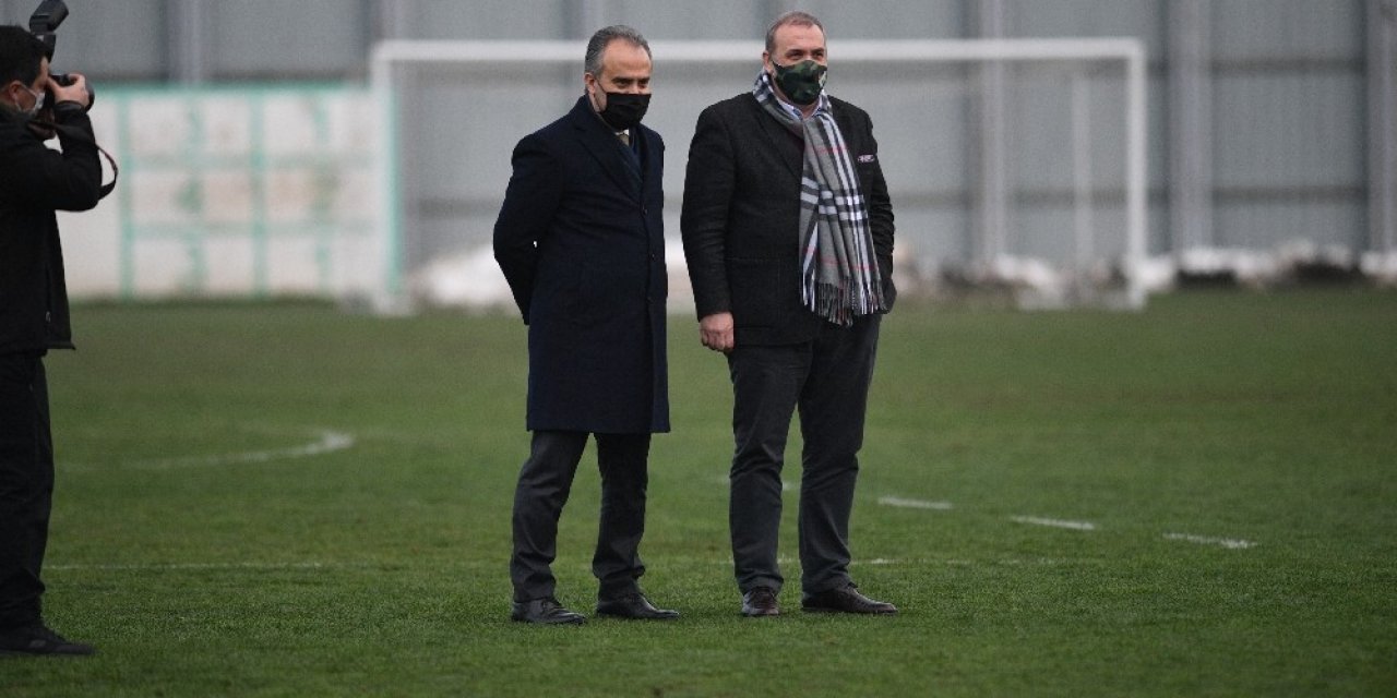 Bursa Büyükşehir Belediye Başkanı Aktaş, Bursaspor Antrenmanını Ziyaret Etti