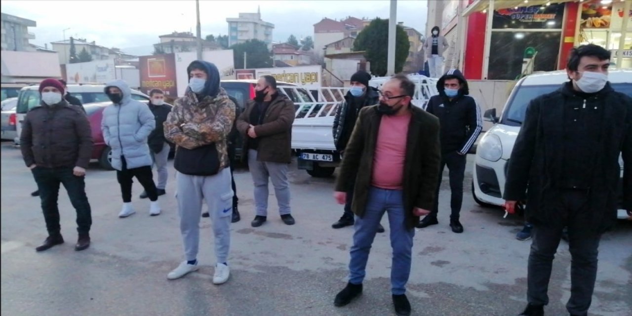 Karabüklü Esnaflardan İş Yerlerini Açma Talebi