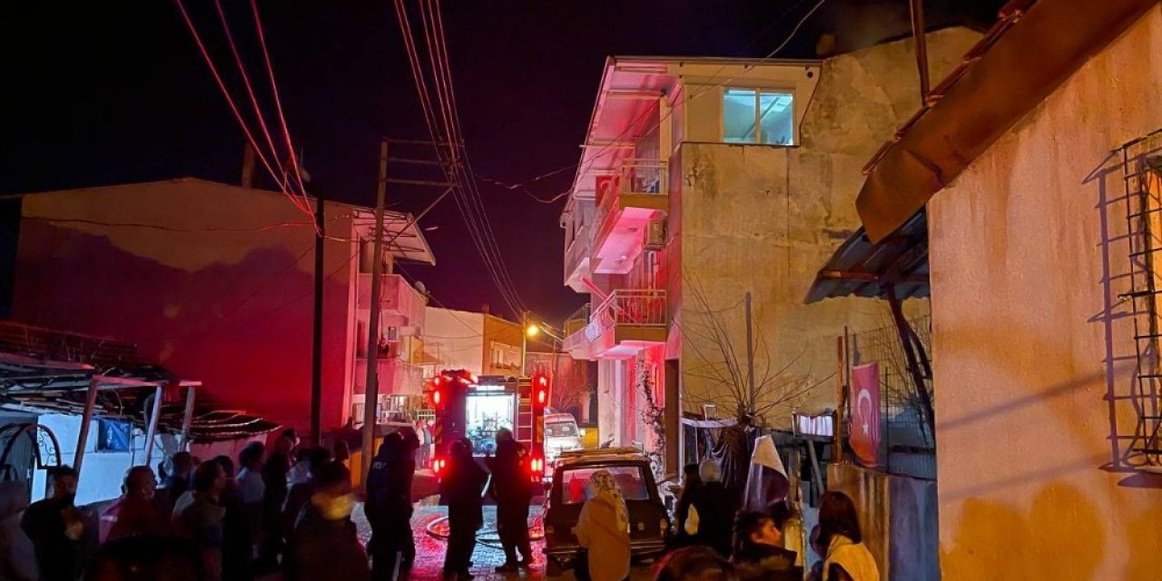 İ̇zmir’de Çatı Katı Yangını Korkuttu