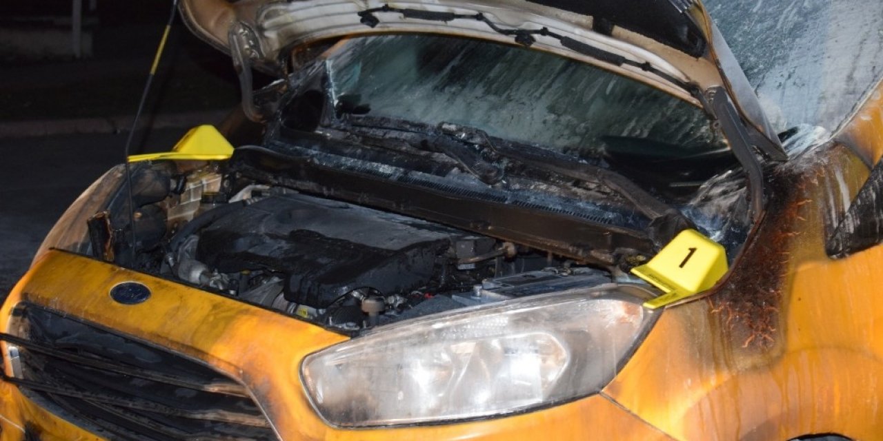 Tartıştığı Kişinin Aracına Benzin Döküp Ateşe Verdi