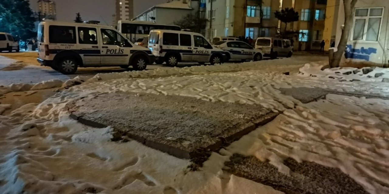 Banyoda Kendini Astı