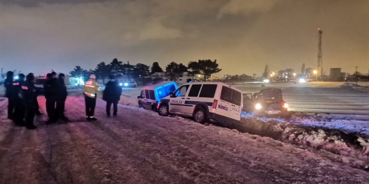 "DUR" İhtarına Uymayan Ehliyetsiz Sürücü Ve Beraberindekiler Kaza Yapınca Yakalandı