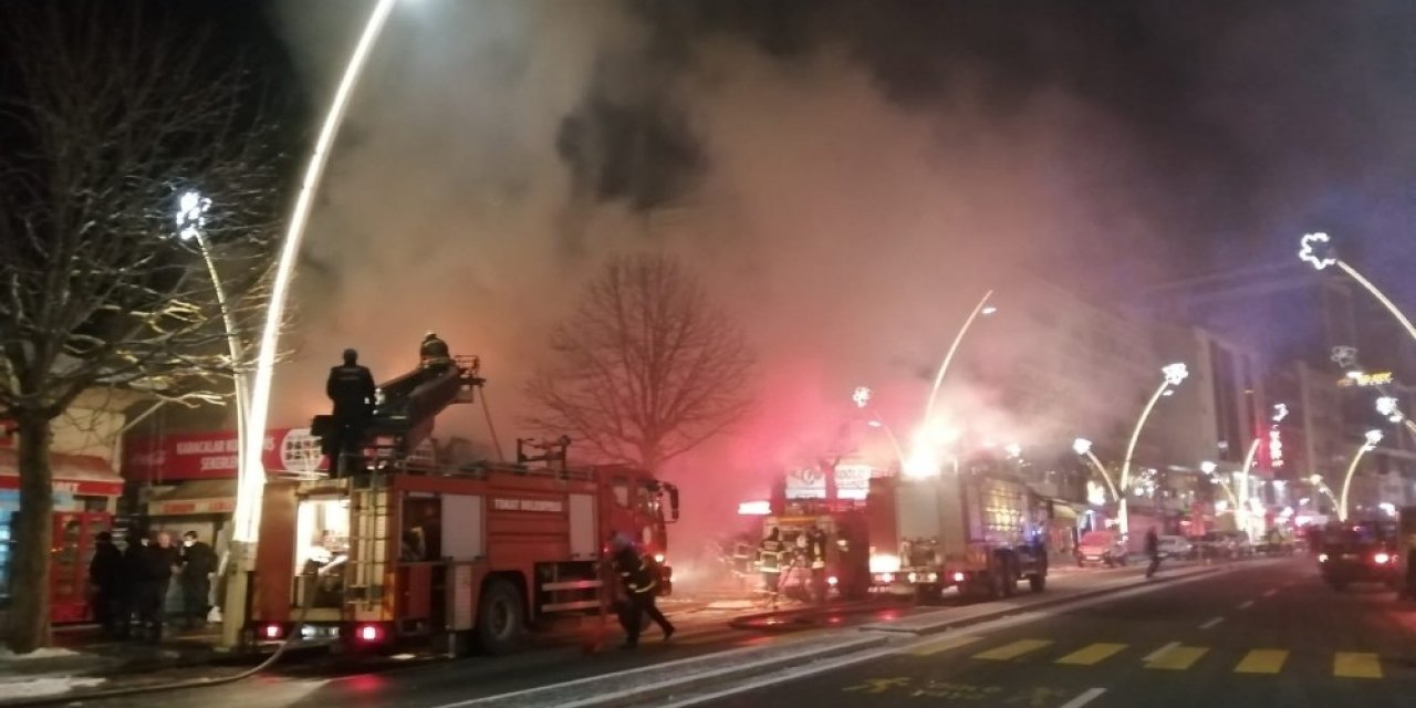 Tüp Patlaması Sonucu Çıkan Yangında 3 İş Yeri Yandı