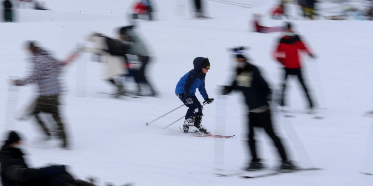 Uludağ’ın Zirvesi Yine Tıklım Tıklım