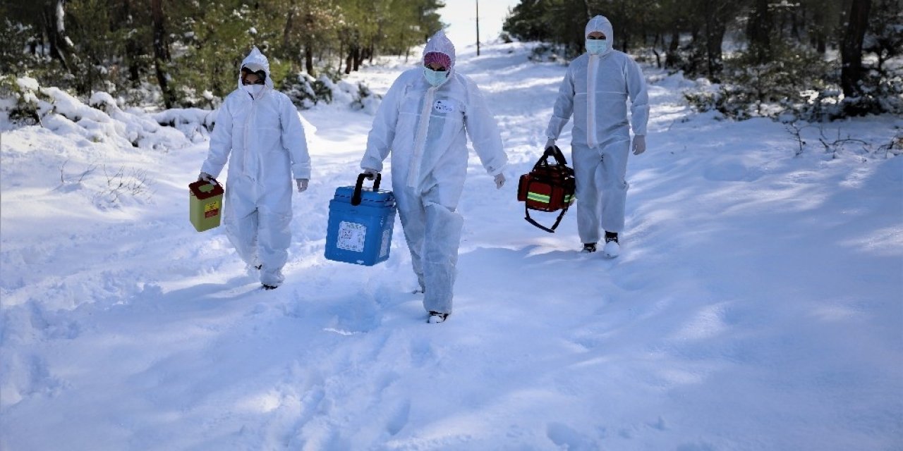 Aşı Ekipleri Komando Gibi: Kar Ve Baraj Onlara Engel Olamadı