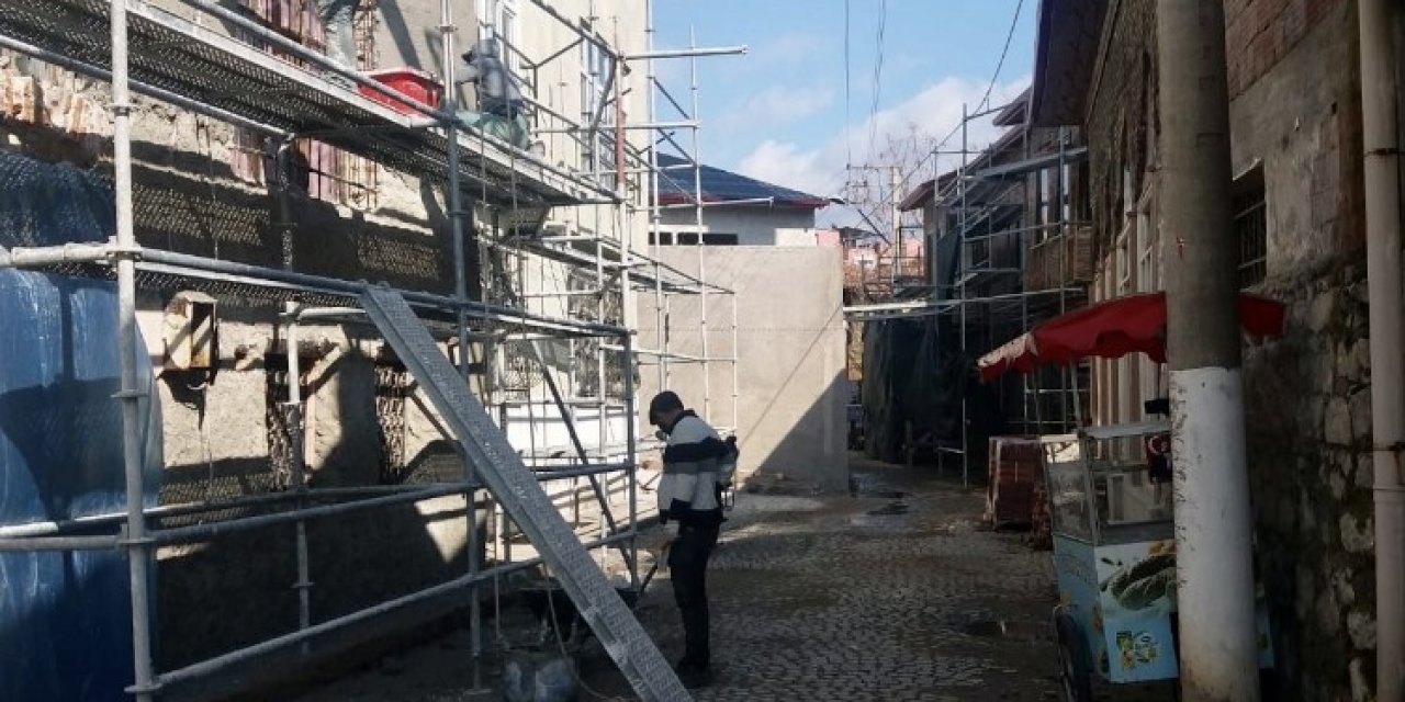 Edremit Tarihi Evleri Gün Yüzüne Çıkıyor