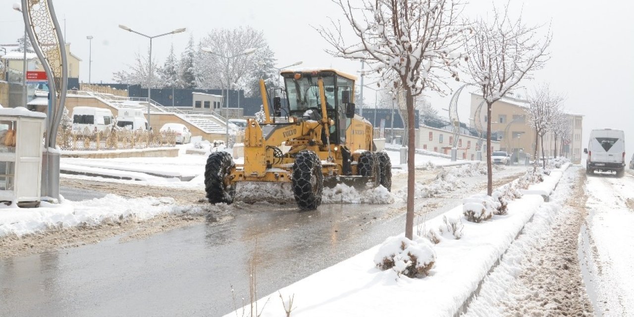 Hakkari Belediyesi Kar Mesaisinde