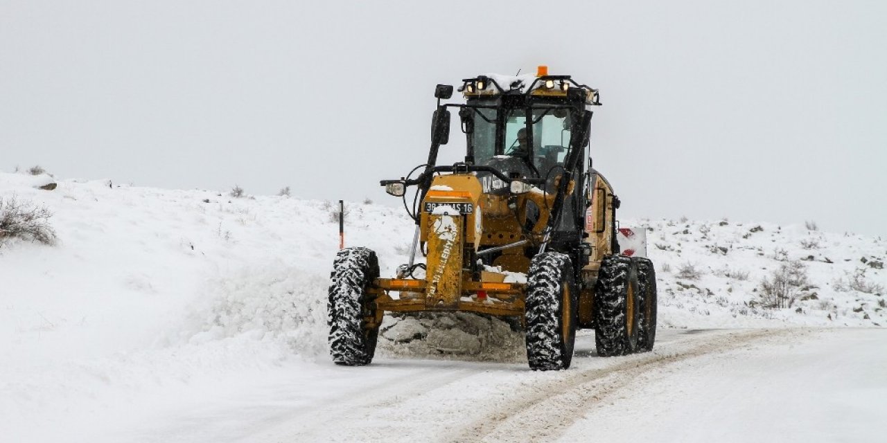 Talas Belediyesi Kar Temizleme Çalışmalarına Aralıksız Devam Ediyor