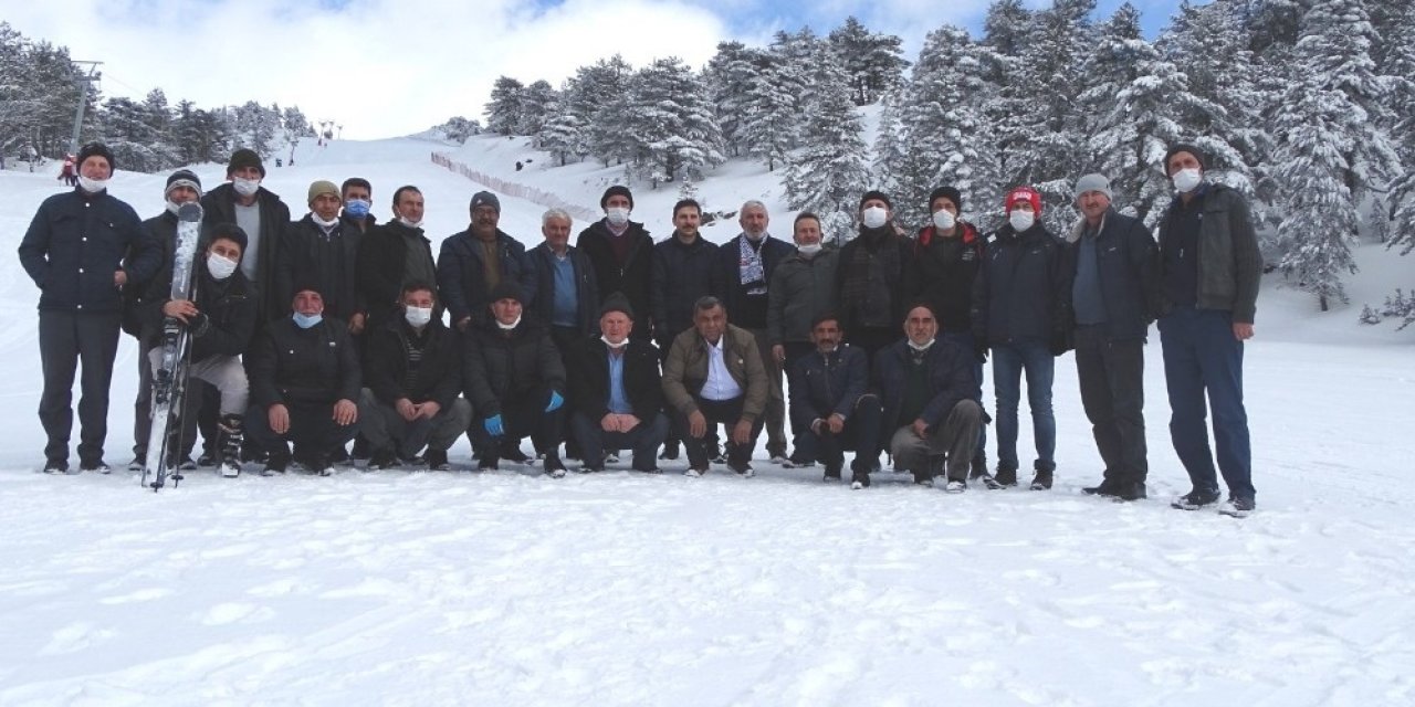 Hisarcıklı Muhtarlar Murat Dağı Termal Kayak Merkezi’nde Stres Attı