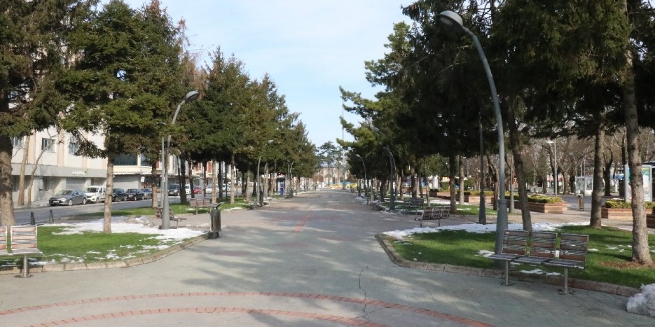 Sakarya Sokaklarında Hafta Sonu Sessizliği