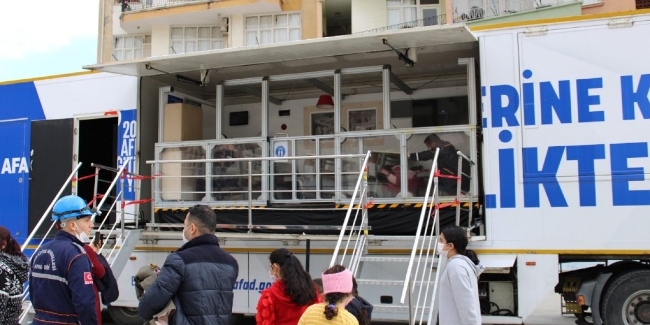 Mersin’de Çocuklara Deprem Simülasyon Tırında Deprem Eğitimi