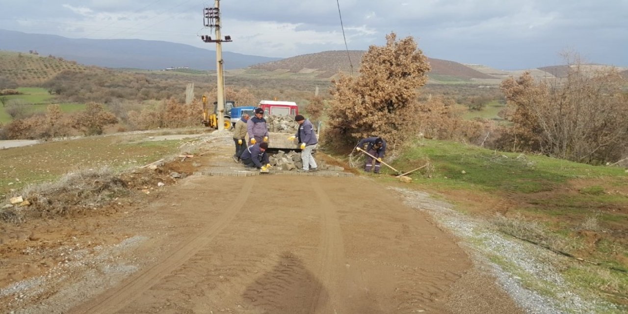 Salihli Kırsalı Çamurdan Kurtarılıyor