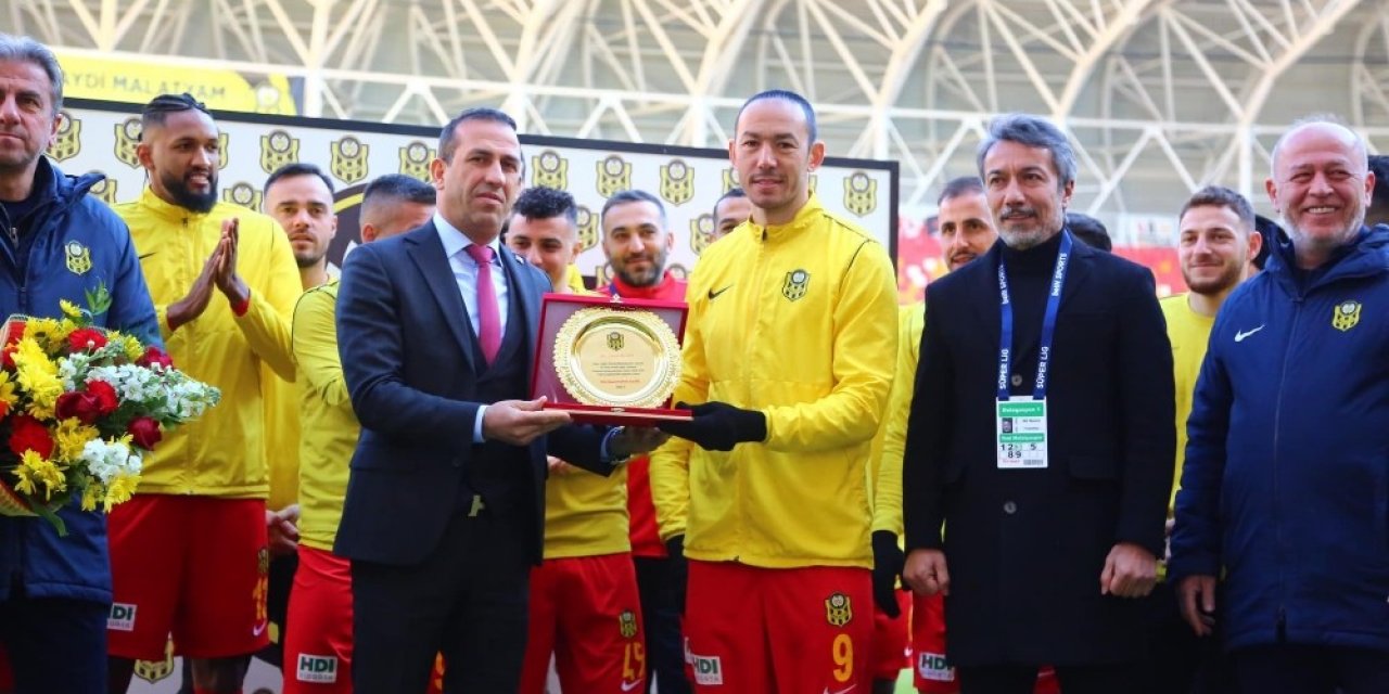 Umut Bulut, Süper Lig’de En Çok Forma Giyen Oyuncu Oldu