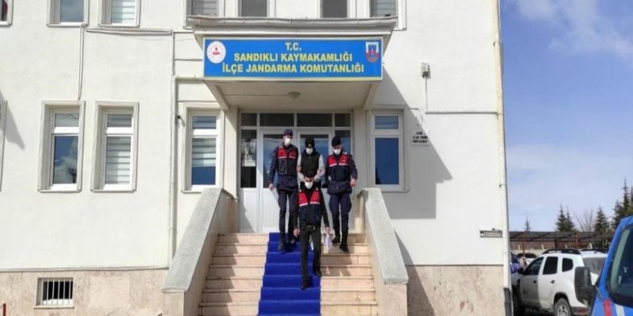 Jasat Müşteri Gibi Girdiği Dükkanda 13 Ayrı Suçtan Aranan Şahsı Yakaladı