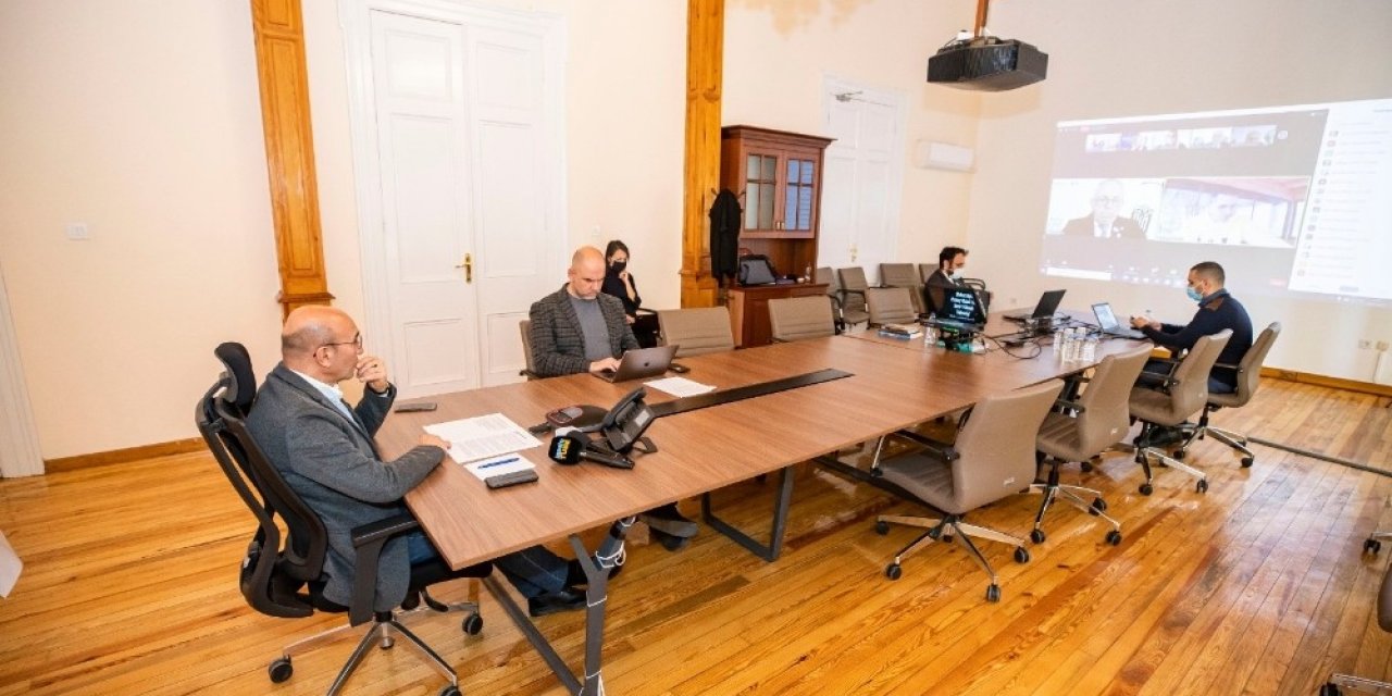 Başkan Soyer “dönüşüm Evde Başlar” Panelinde Konuştu: “suyu Bilinçsizce Tüketiyoruz”